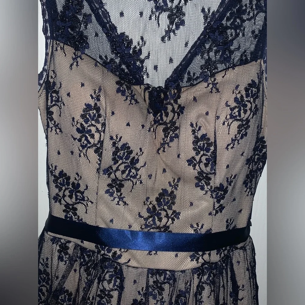 Windsor Navy and Nude Lace Dress - Size 7/8 - Picture 3 of 7